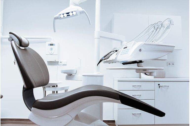 chair-dentist-dental-clinic