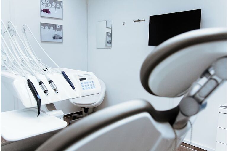 chair-dentist-dental-clinic2