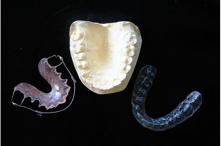 orthodontic-aids-mouth-guard-dental-mould